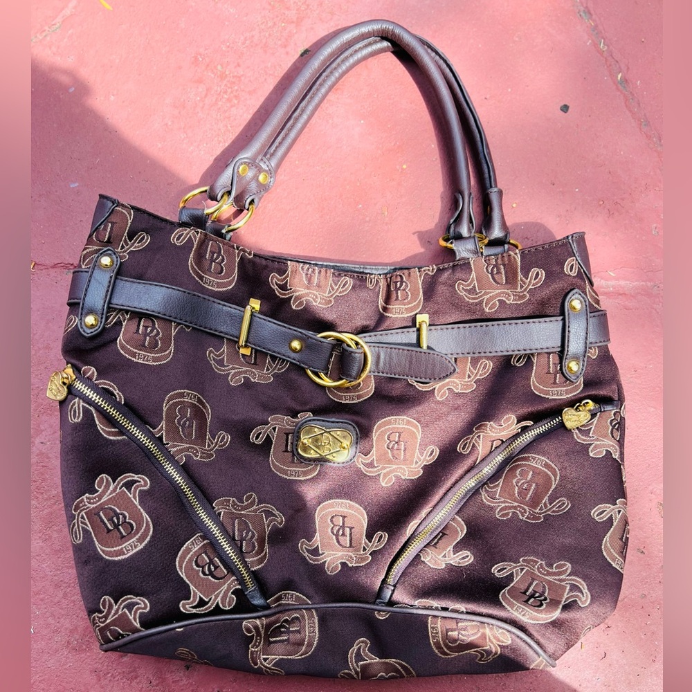 Vintage Dooney and Bourke purse